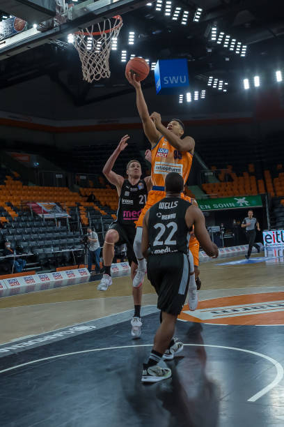 法的背后 法的背后