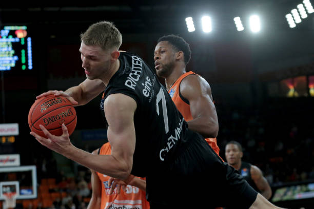 全运会乒乓球正赛名单：林高远／刘诗雯强势冲冠.