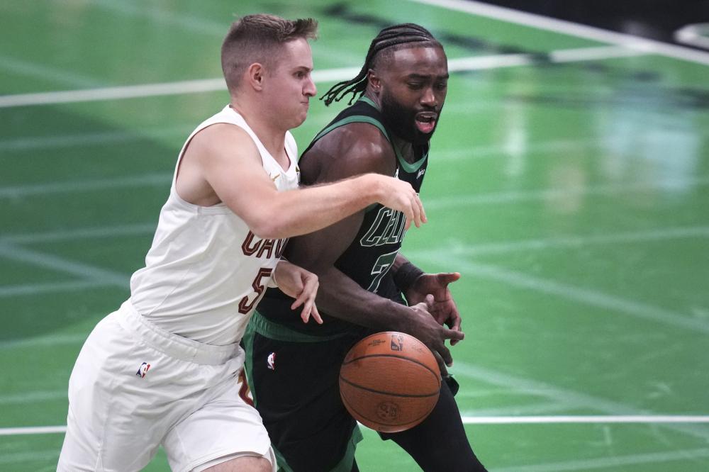 平紫百合！阿莱格里：我们再次犯错 还需要大约36分来争欧冠资格